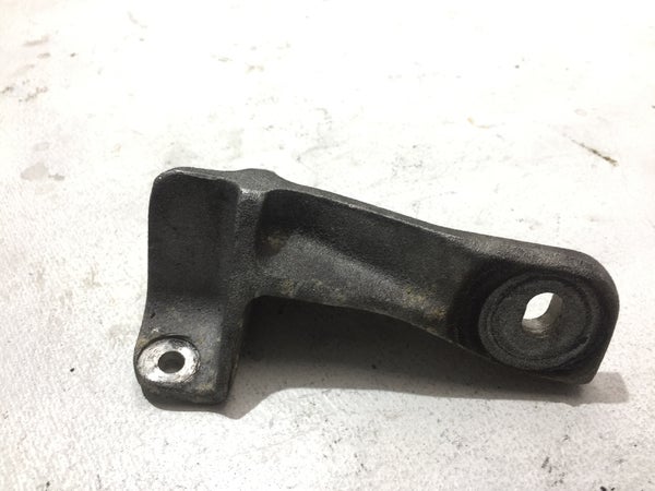 Moottorin kannatin oikea (Arctic Cat Bearcat 570 LT 2004) 0708-132