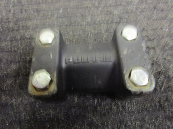 Ohjaustangon kiinnikkeet (POLARIS XC 500 2004) 5630187-067