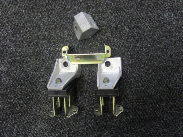 Moottorin kannakkeet (YAMAHA SXR700 2000)